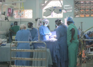 Doctors-carrying-out-surgery-in-Mulago