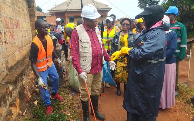 KCCA-ED-and-the-Kawempe-Division-town-clerk-during-the-Weyonje-exercise-in-Kawempe-one-Parish